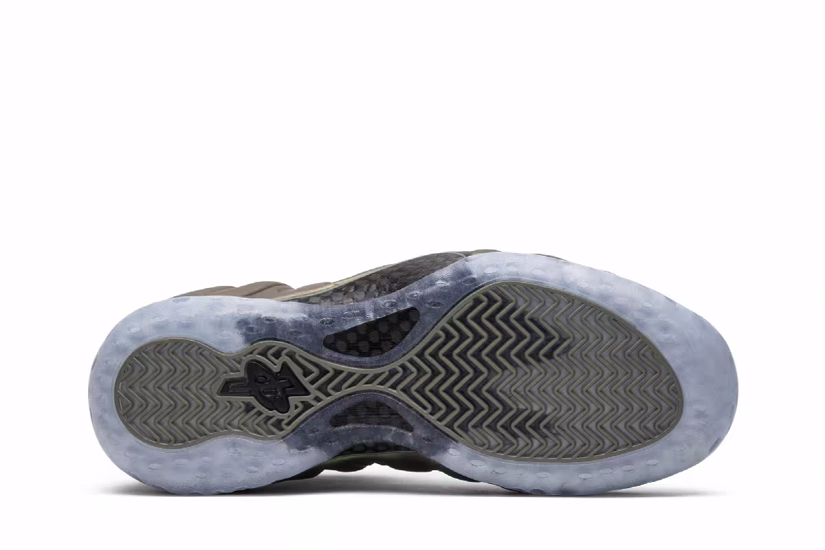 Nike Women's Air Foamposite One Shine, view 5
