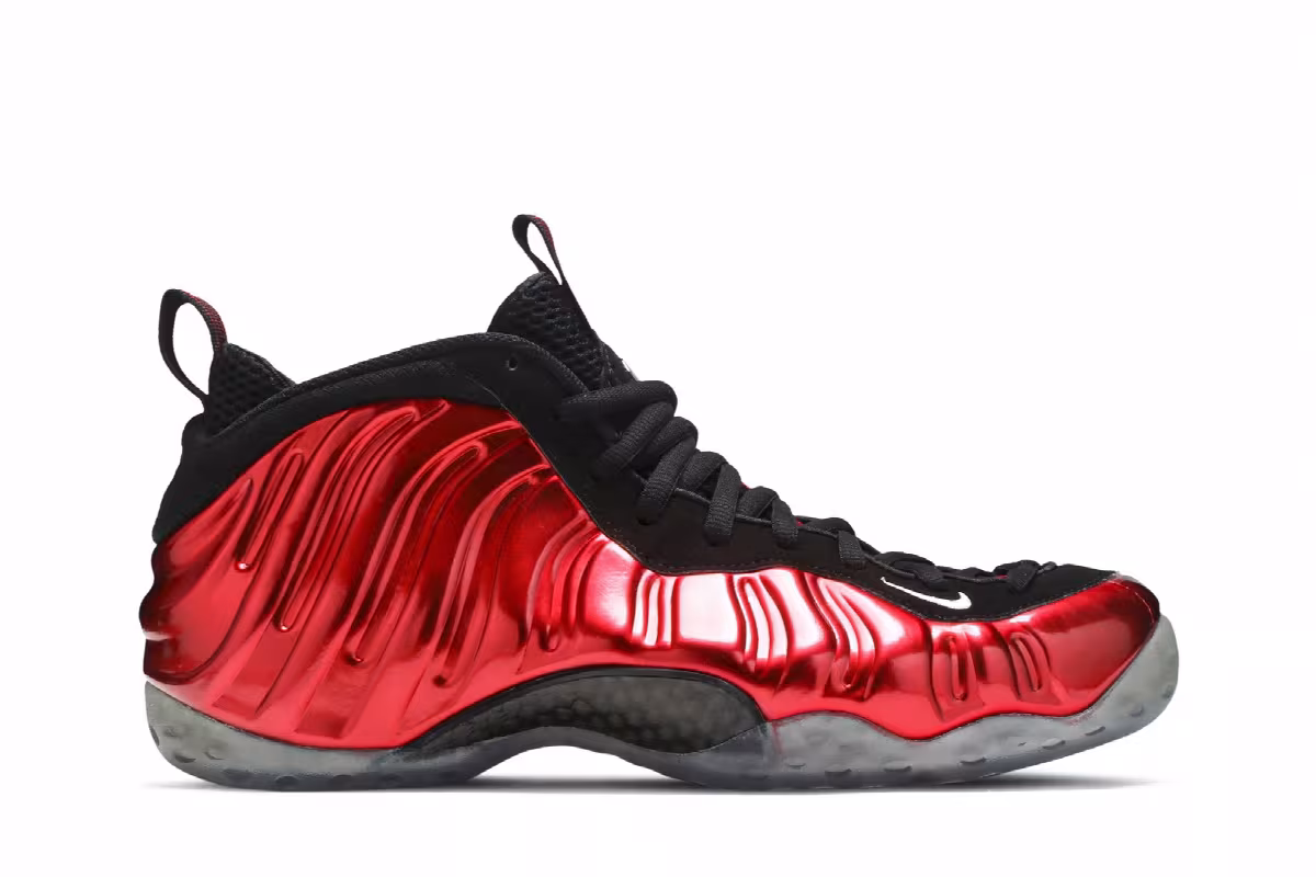 Nike Air Foamposite One Metallic Red 2017, view 2