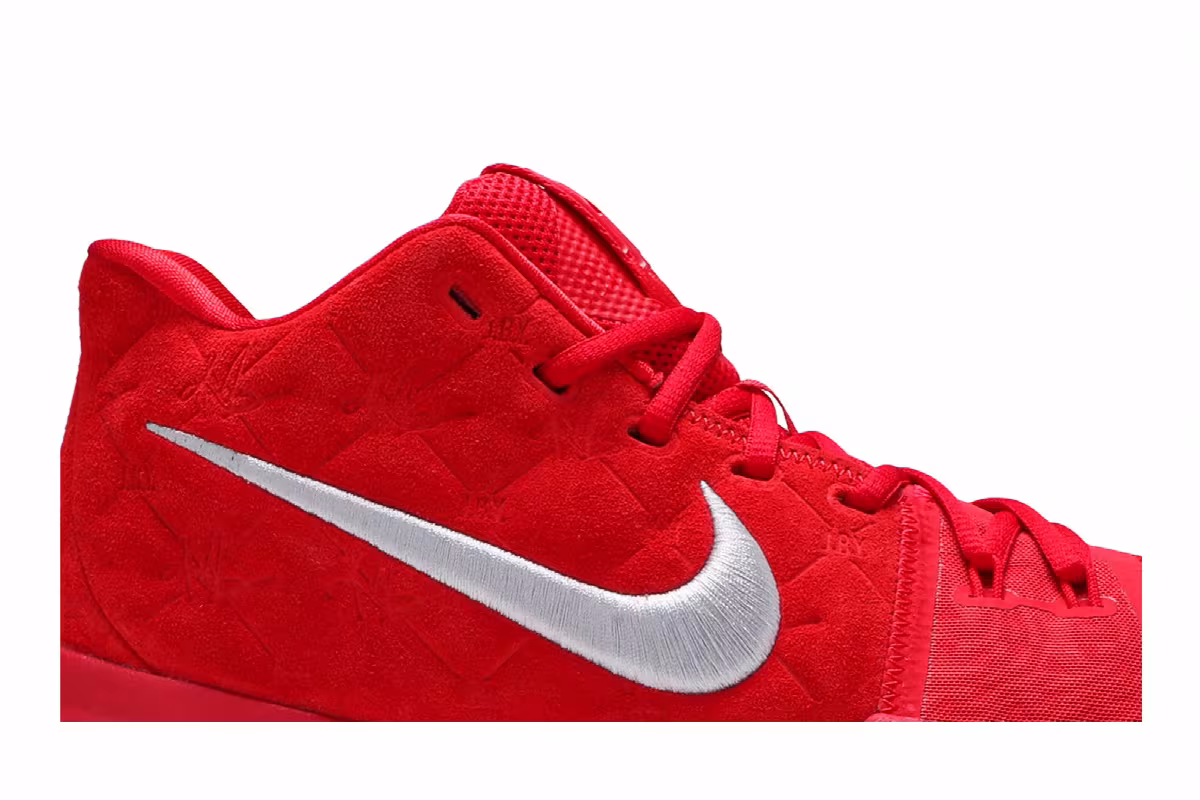 Nike Kyrie 3 University Red, view 3