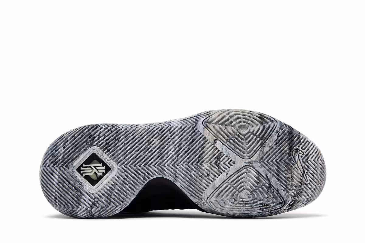 Nike Kyrie 3 Black History Month, view 5