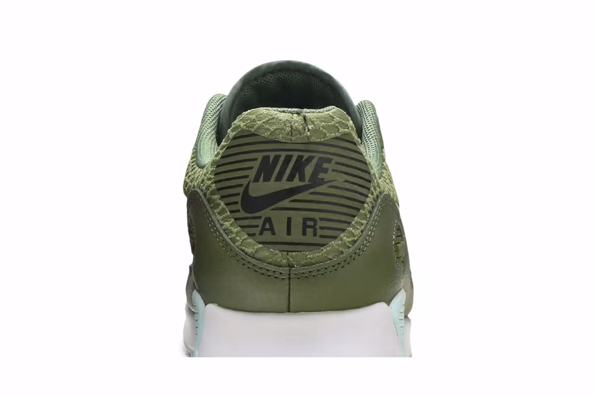 Nike Women's Air Max 90 Ultra 2.0 Palm Green, view 8