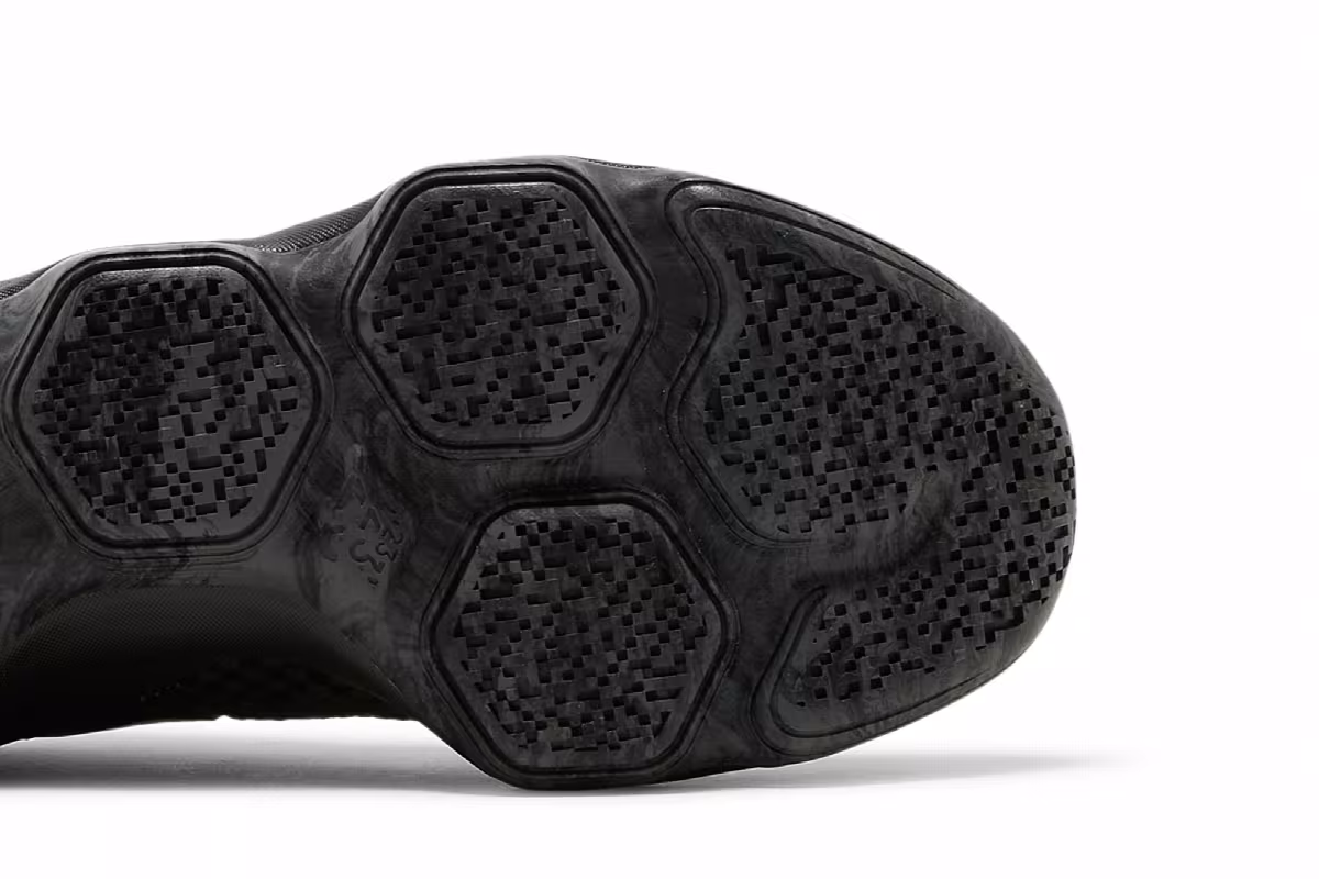 Nike LeBron 14 Low Triple Black, view 6