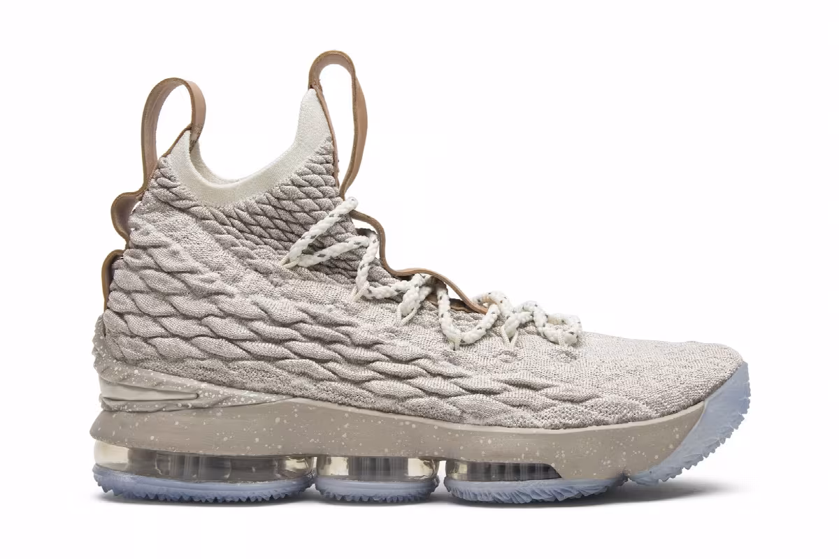 Nike LeBron 15 Ghost, view 2