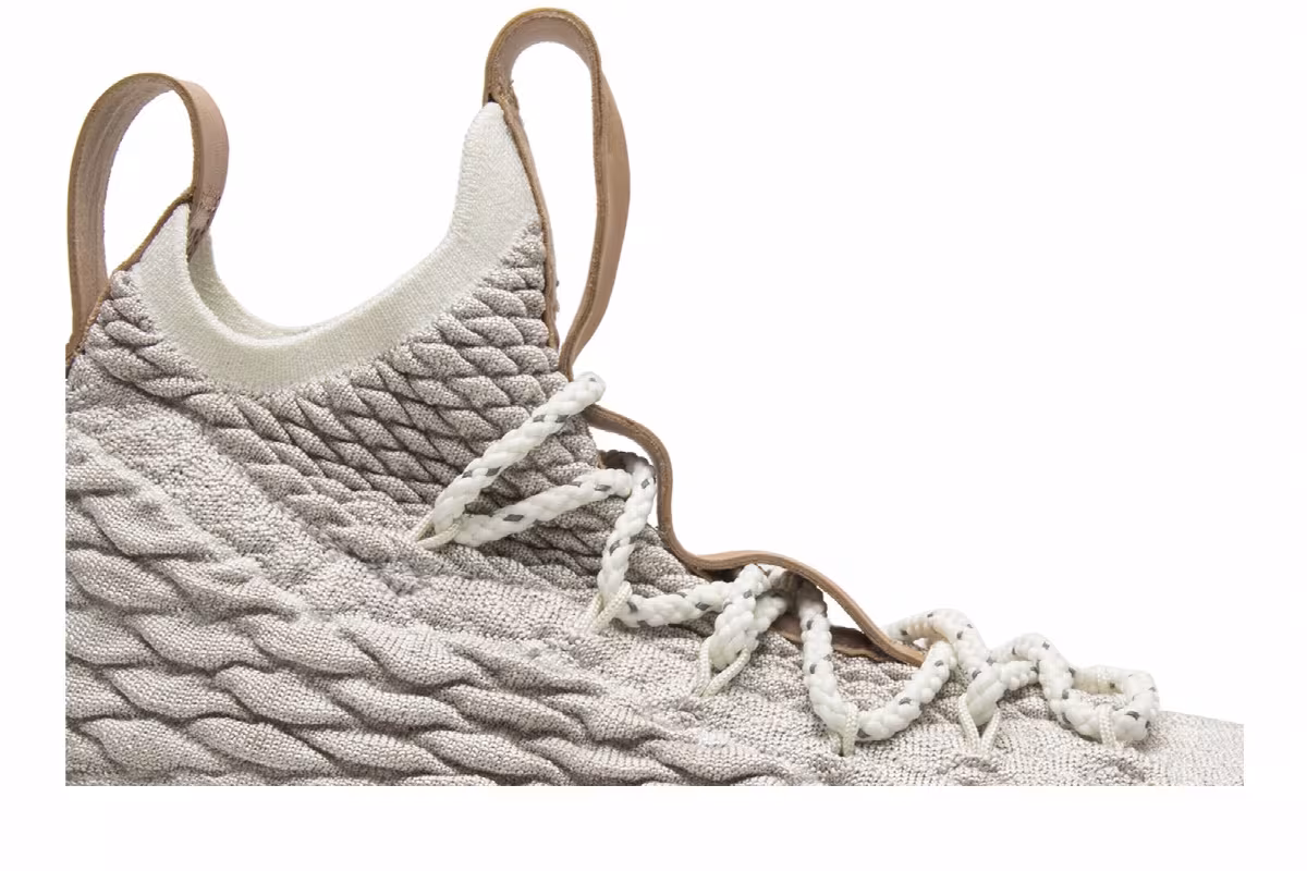 Nike LeBron 15 Ghost, view 3