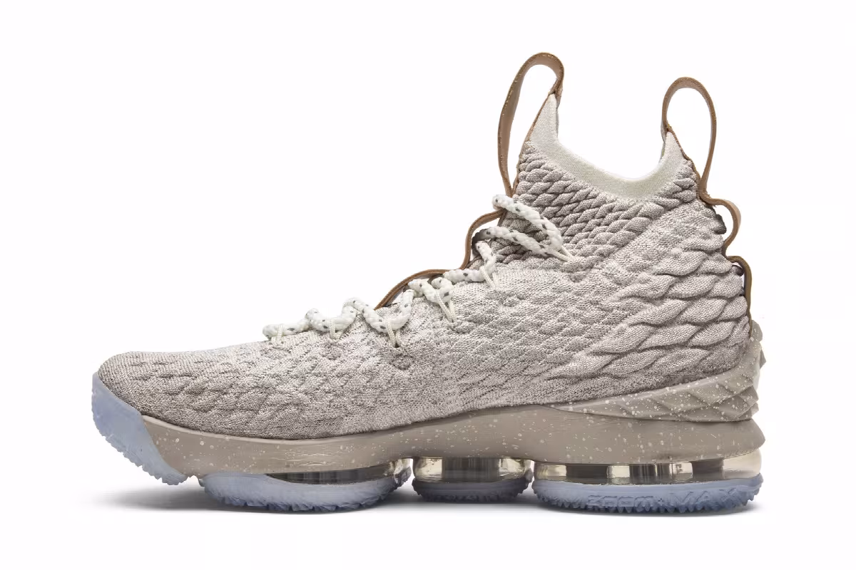 Nike LeBron 15 Ghost, view 4