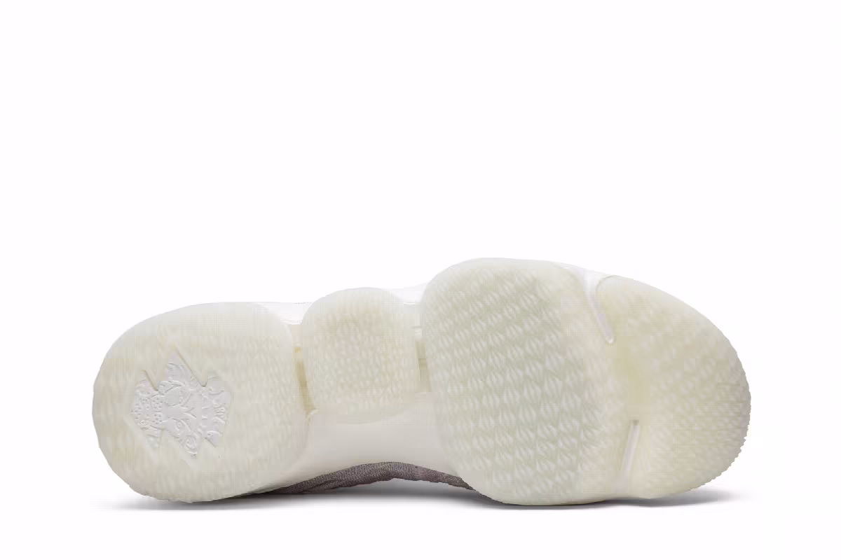 Kith x Nike LeBron Performance 15 Long Live the King, view 5