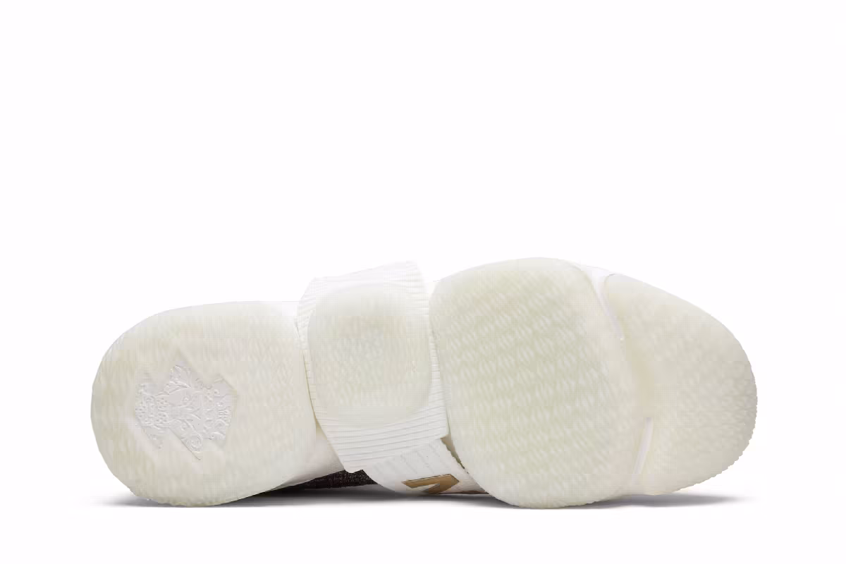 Kith x Nike LeBron Lifestyle 15 Long Live the King, view 5
