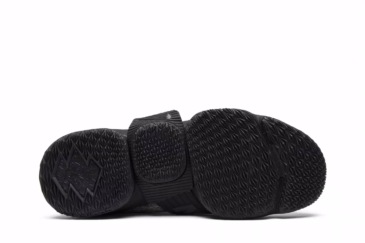 Kith x Nike LeBron Lifestyle 15 Long Live the King, view 5