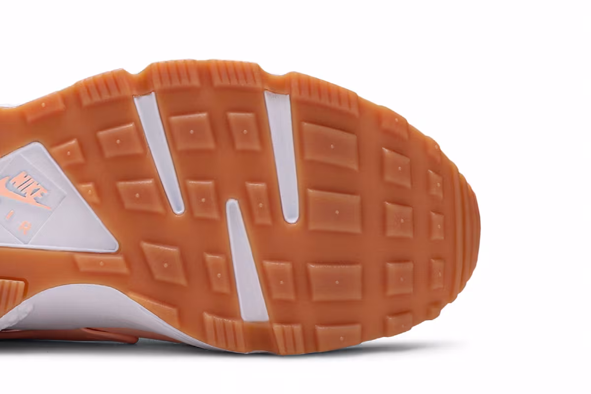 Nike Women's Air Huarache Sunset Tint, view 6