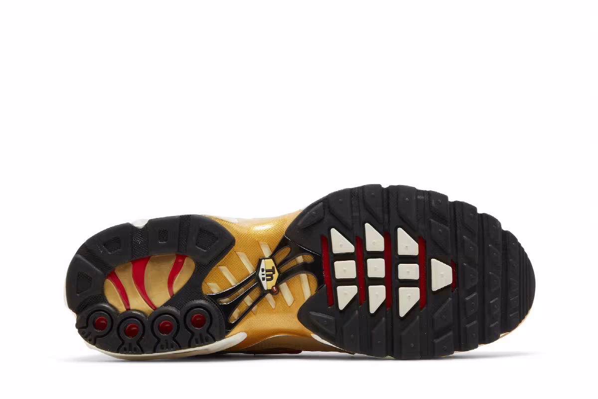 Nike Women's Air Max Plus QS Metallic Gold, view 5