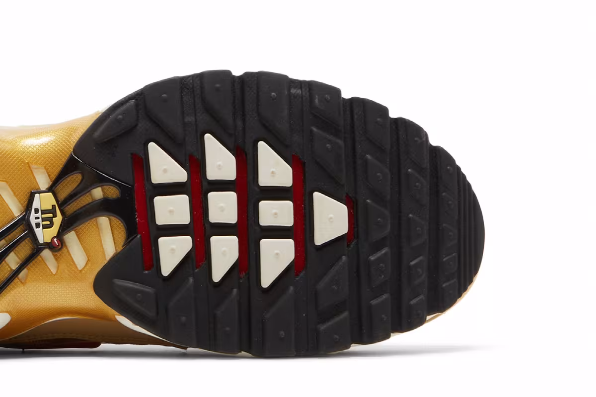 Nike Women's Air Max Plus QS Metallic Gold, view 6