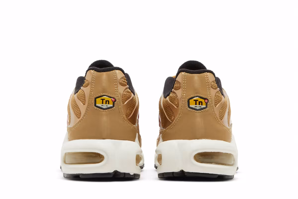 Nike Women's Air Max Plus QS Metallic Gold, view 7