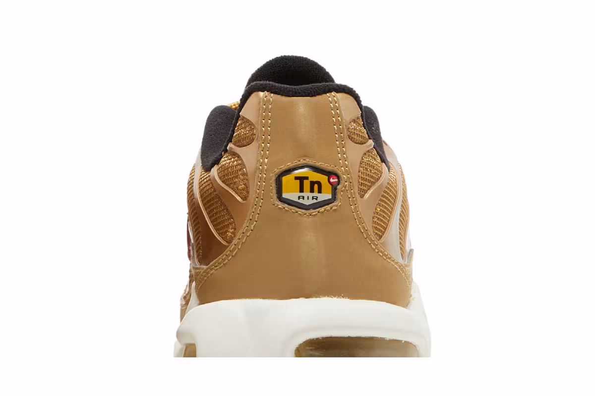 Nike Women's Air Max Plus QS Metallic Gold, view 8