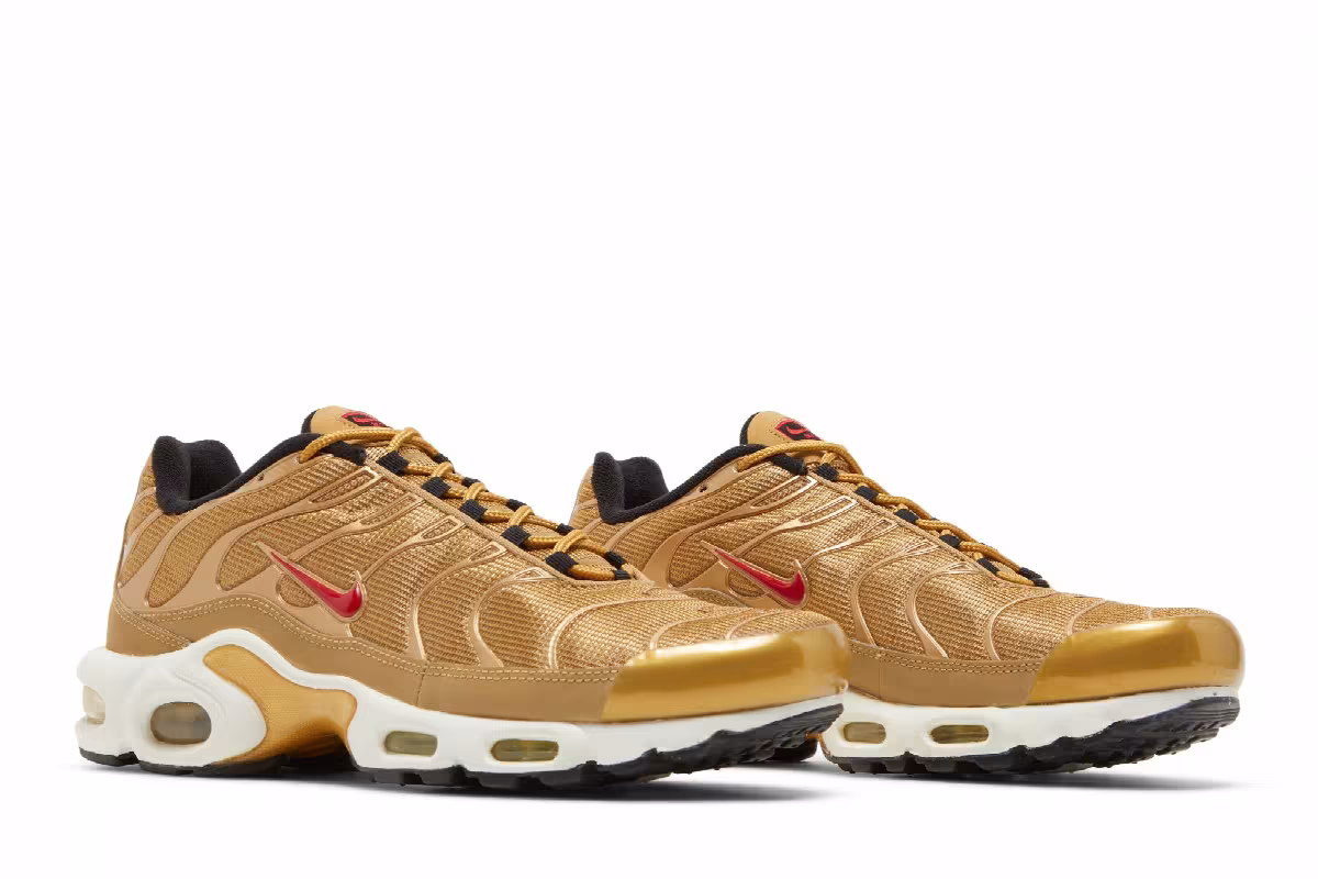Nike Women's Air Max Plus QS Metallic Gold, view 9