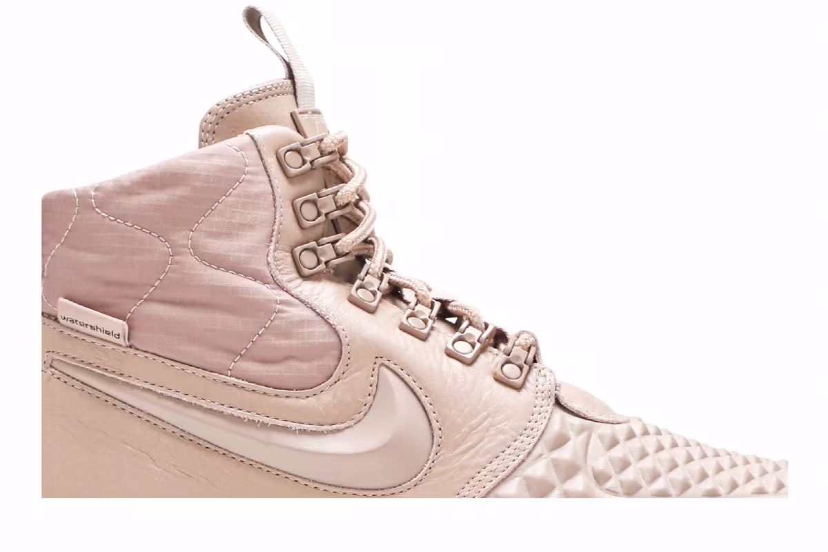 Nike Women's Lunar Force 1 Duckboot Particle Pink, view 3