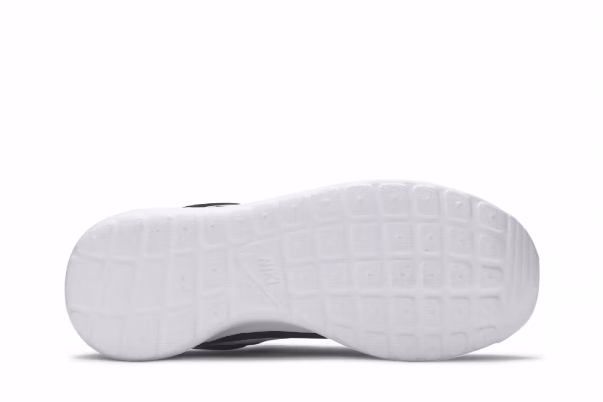 Nike Women's Roshe One Black, view 5