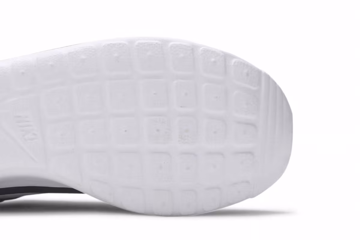 Nike Women's Roshe One Black, view 6