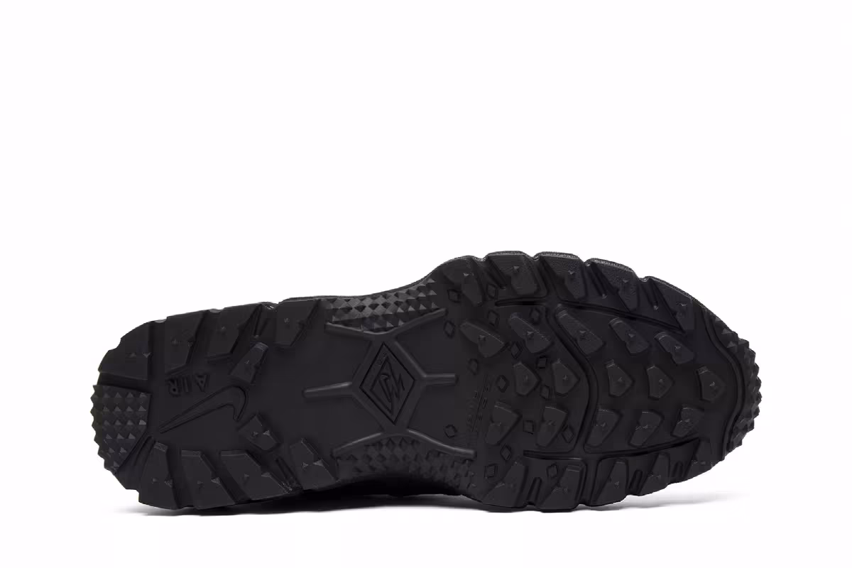 Supreme x Nike Air Humara 17 Black, view 5