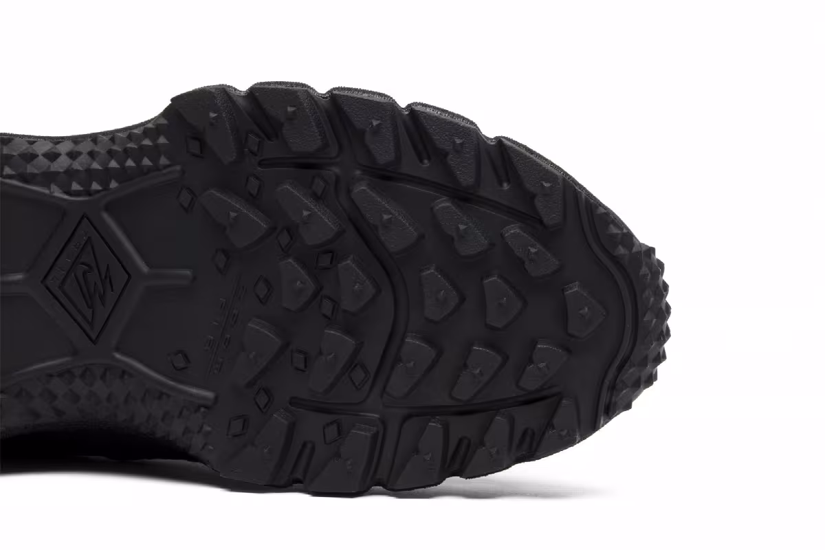 Supreme x Nike Air Humara 17 Black, view 6