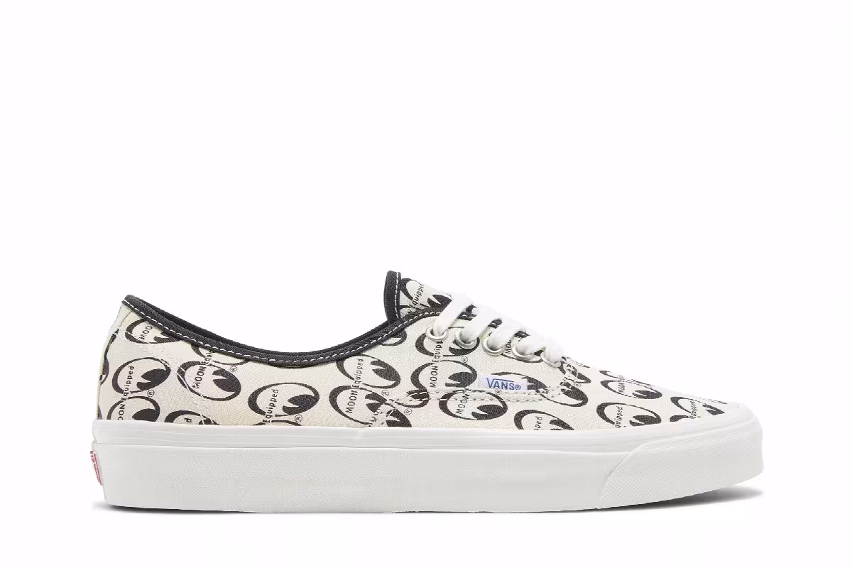 Mooneyes x Vans Authentic 44 DX Anaheim Factory - White, view 2