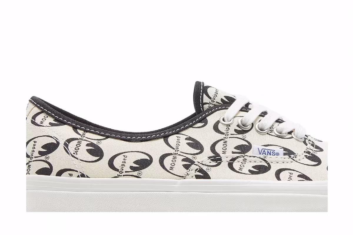 Mooneyes x Vans Authentic 44 DX Anaheim Factory - White, view 3