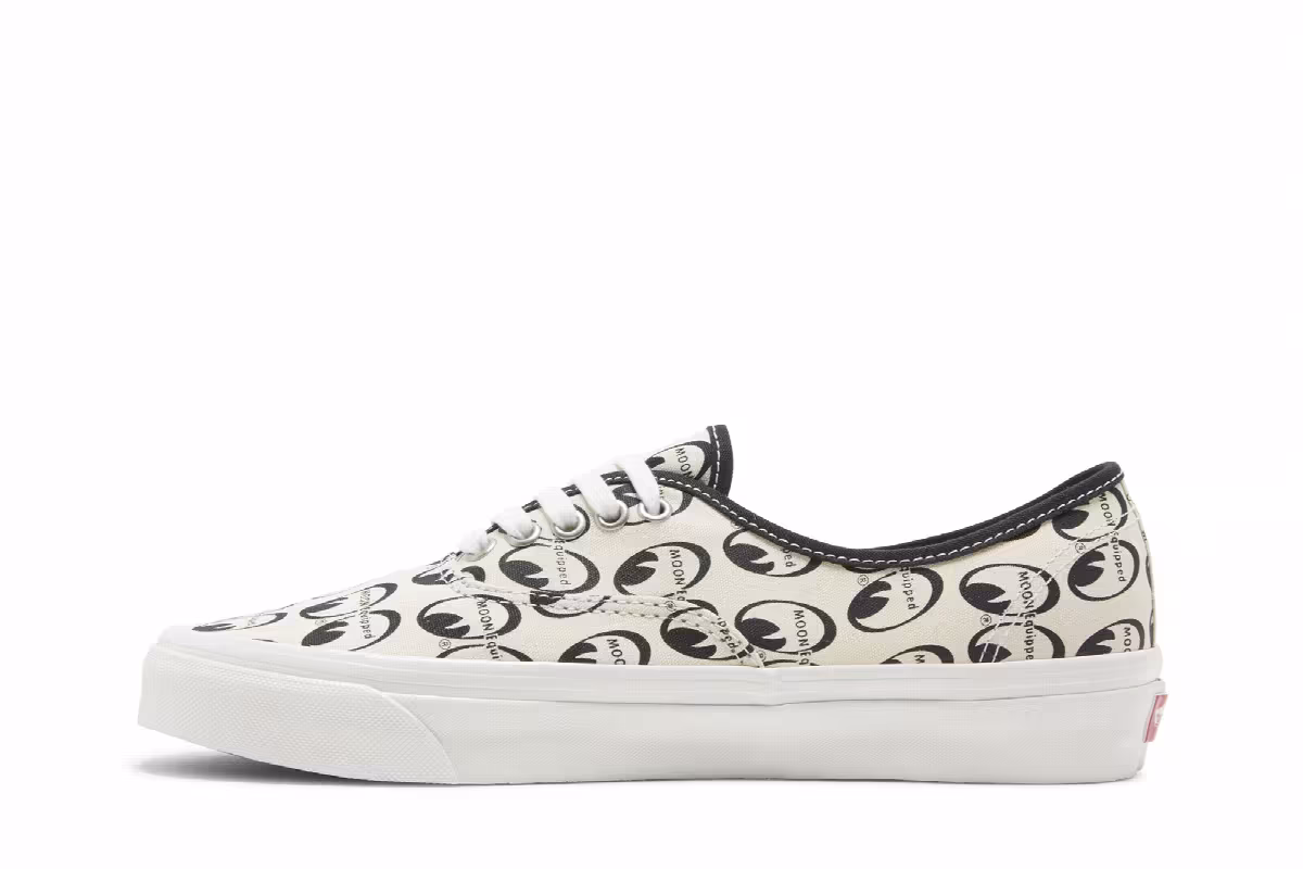 Mooneyes x Vans Authentic 44 DX Anaheim Factory - White, view 4