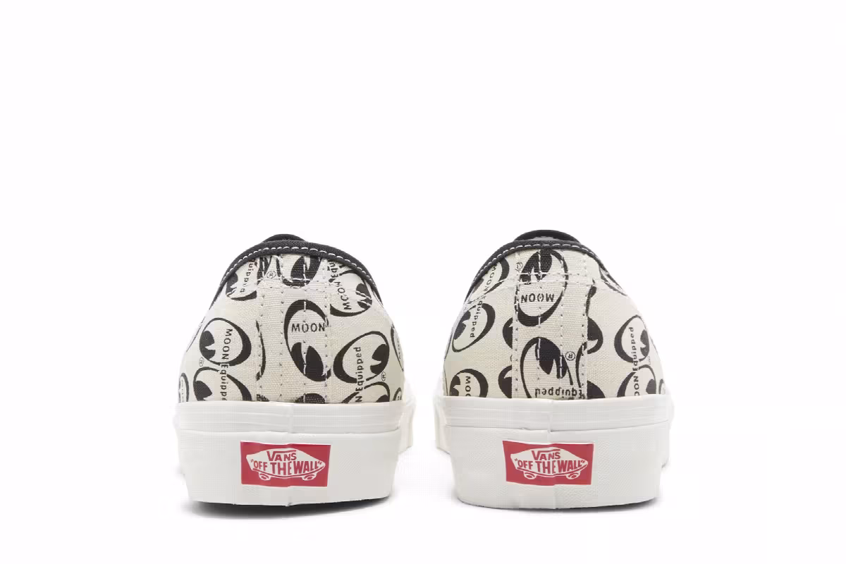 Mooneyes x Vans Authentic 44 DX Anaheim Factory - White, view 7