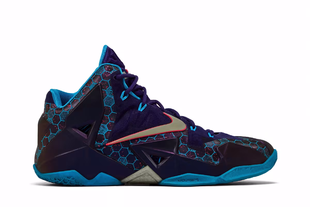 Nike LeBron 11 Hornets, view 2