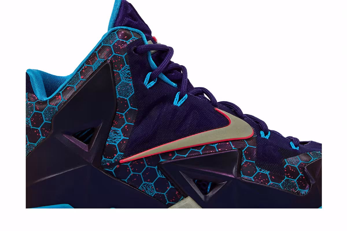 Nike LeBron 11 Hornets, view 3