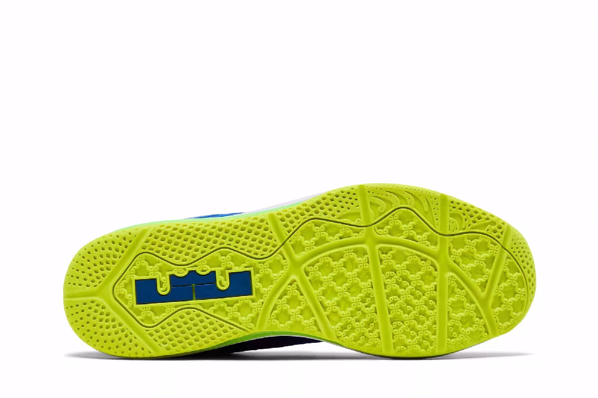Nike Max LeBron 11 Low Sprite, view 5