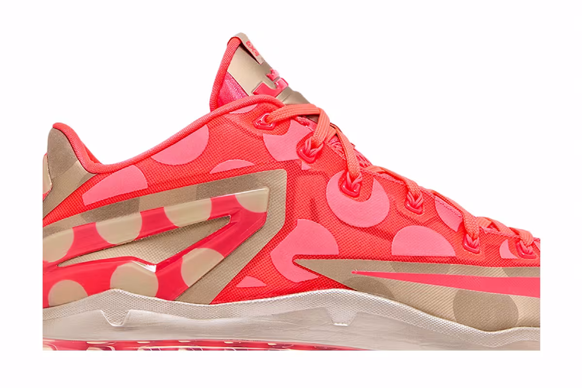 Nike LeBron 11 Low Maison Collection, view 3