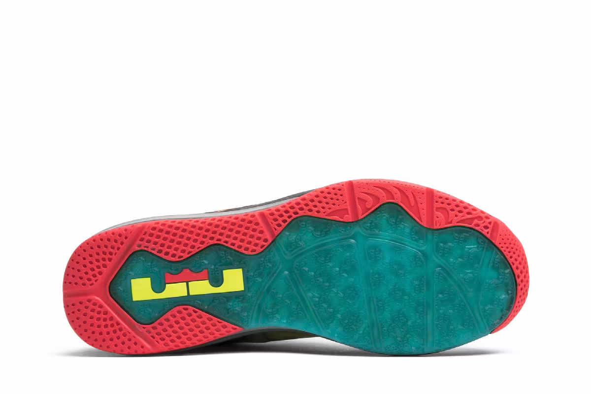 Nike Max LeBron 11 Low SE Multi-Color, view 5