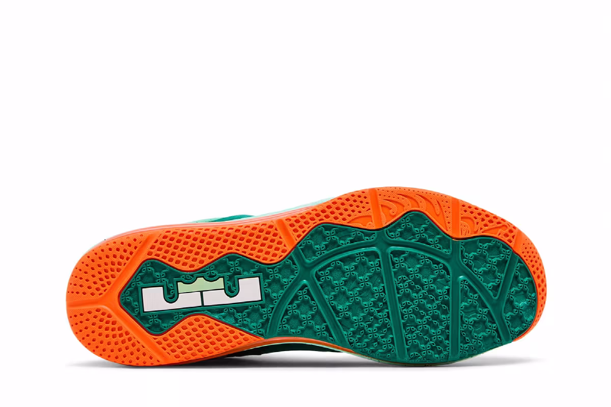 Nike Max LeBron 11 Low Biscayne, view 5