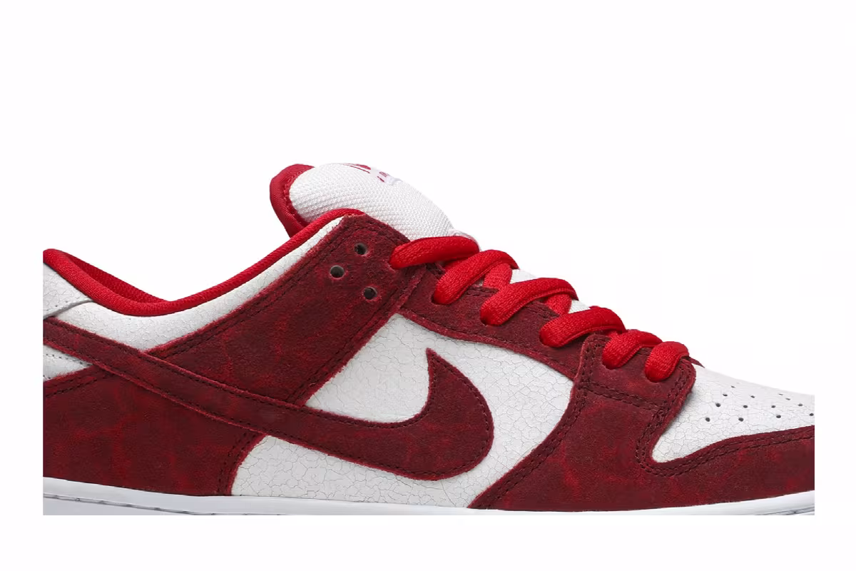 Nike Dunk Low Premium SB Valentine's Day 2014, view 3