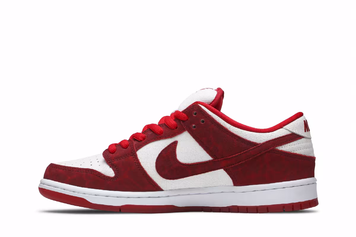 Nike Dunk Low Premium SB Valentine's Day 2014, view 4