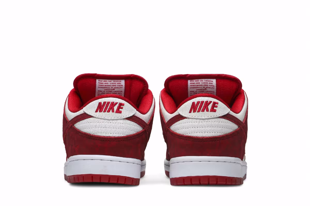 Nike Dunk Low Premium SB Valentine's Day 2014, view 7