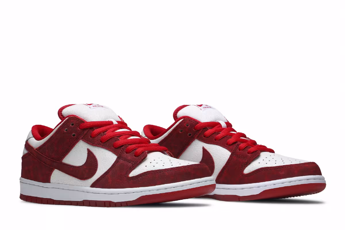 Nike Dunk Low Premium SB Valentine's Day 2014, view 9
