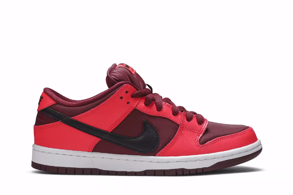 Nike Dunk Low SB Laser Crimson, view 2