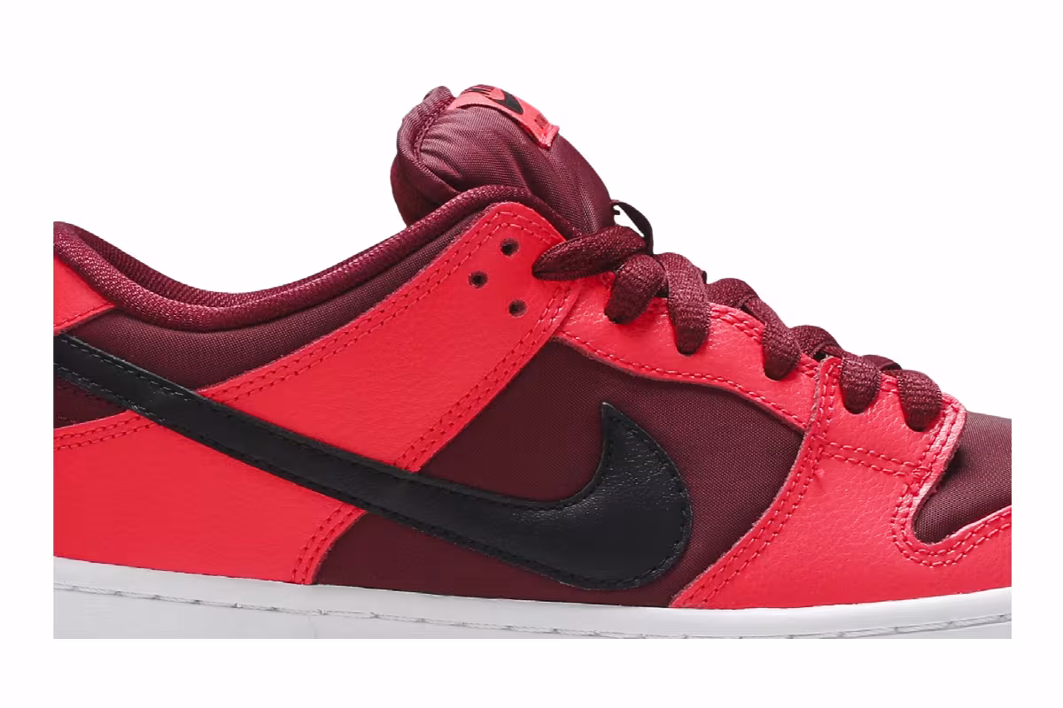 Nike Dunk Low SB Laser Crimson, view 3