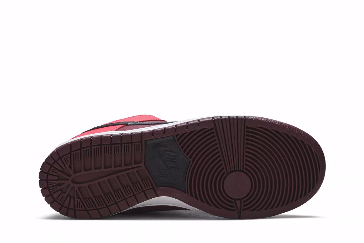 Nike Dunk Low SB Laser Crimson, view 5