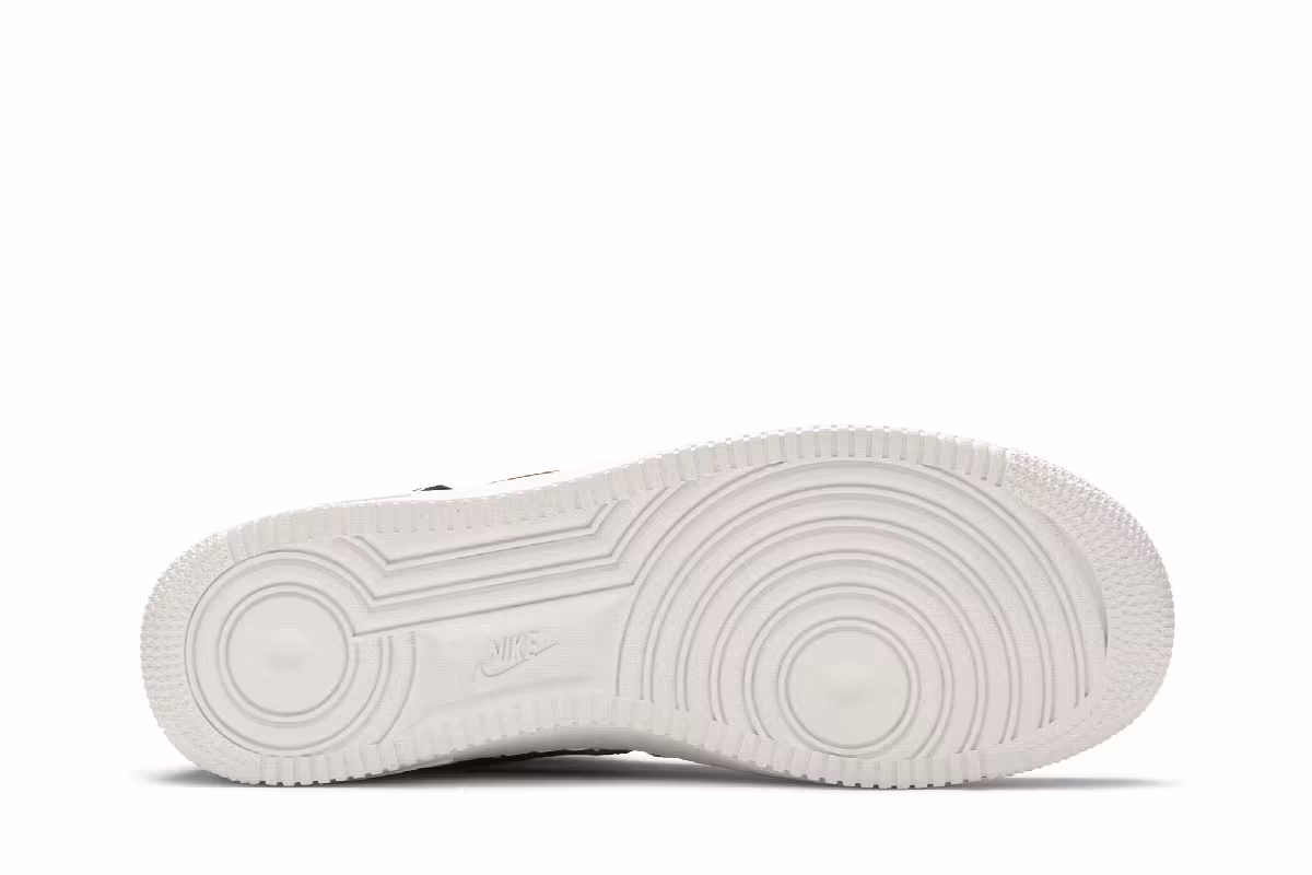 Riccardo Tisci x Nike Air Force 1 Mid SP White Brown, view 5