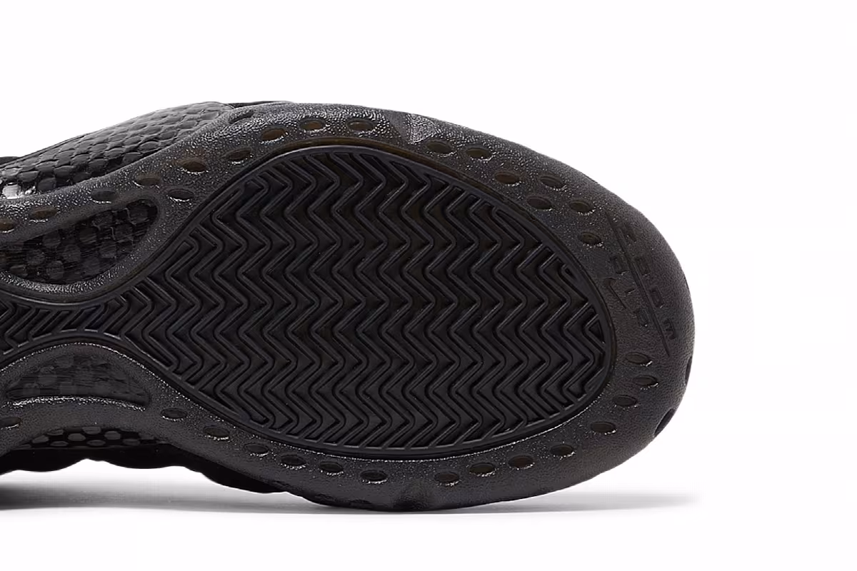Nike Air Foamposite One Prm Triple Black, view 6