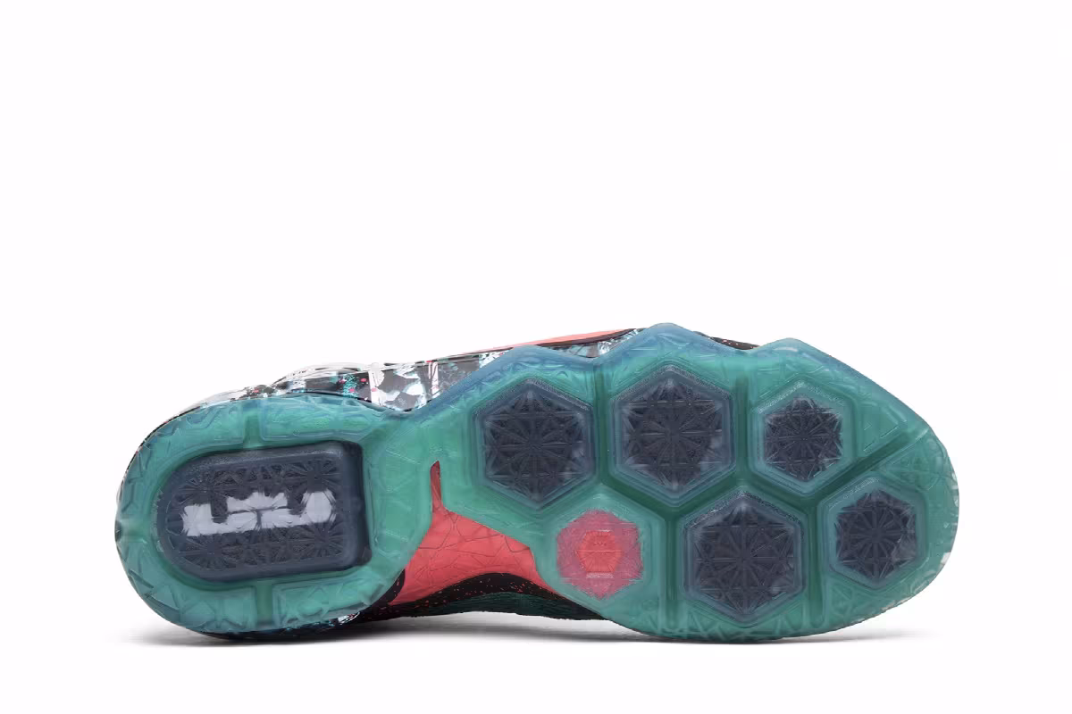 Nike LeBron 12 Xmas Akron Birch, view 5