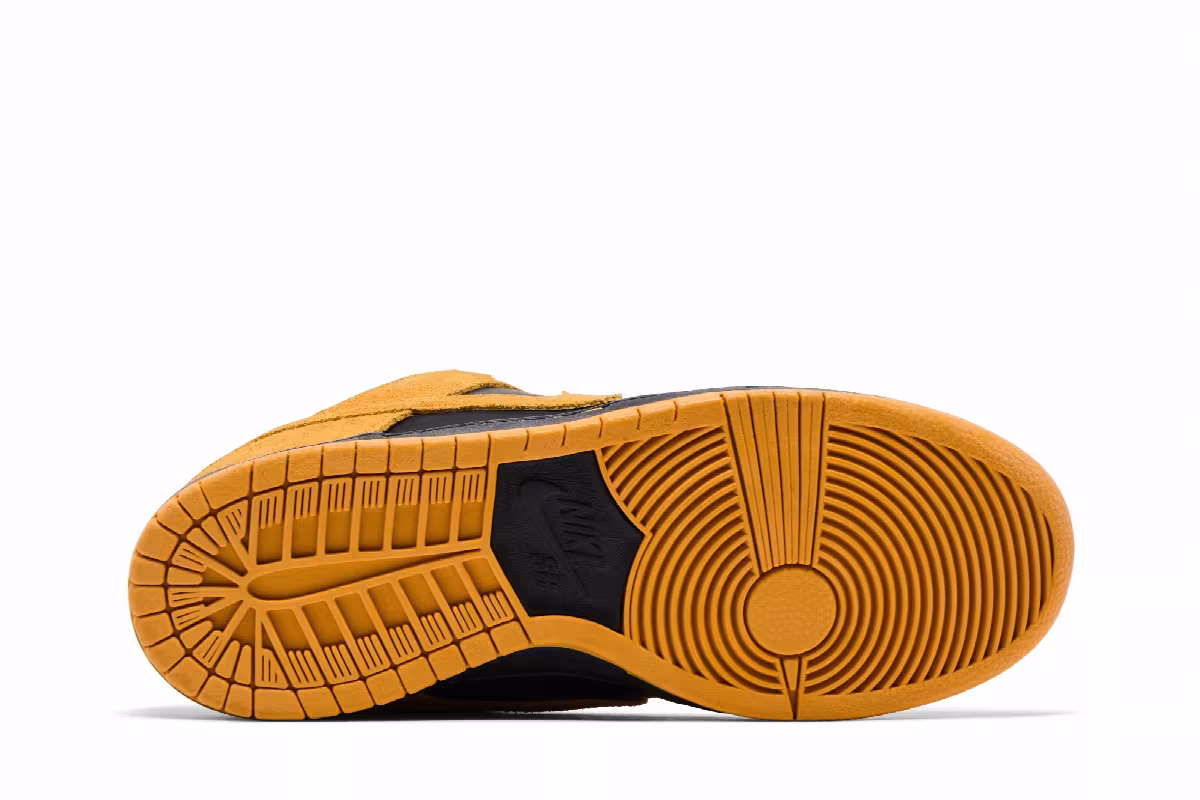 Nike SB Dunk Low Pro Iowa, view 5