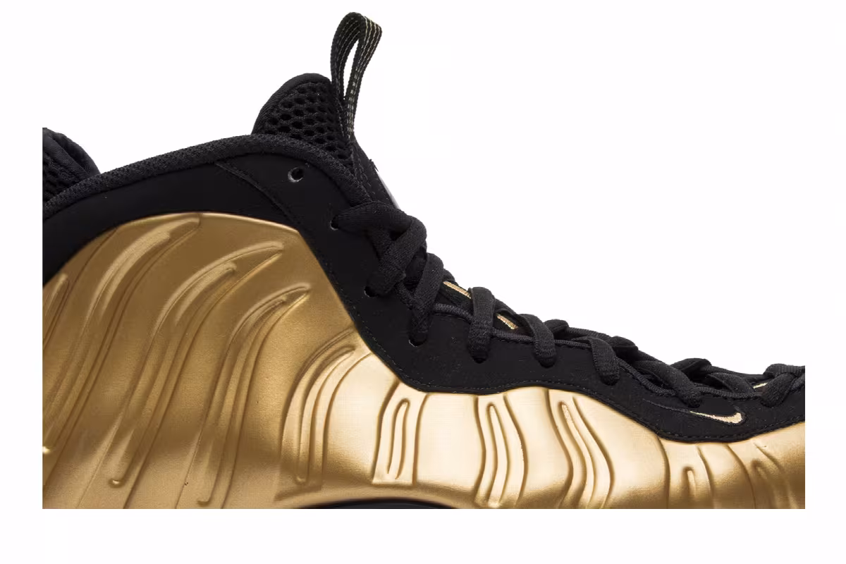 Nike Air Foamposite One Metallic Gold, view 3