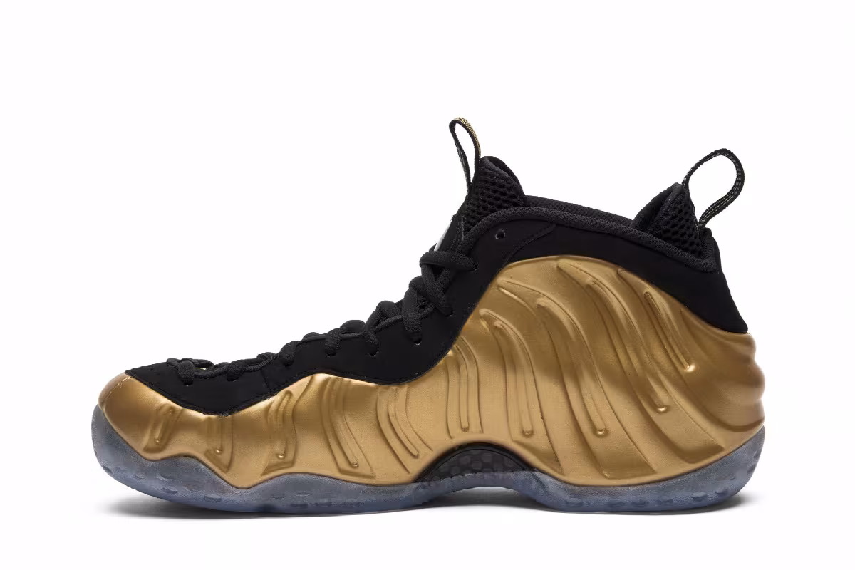 Nike Air Foamposite One Metallic Gold, view 4