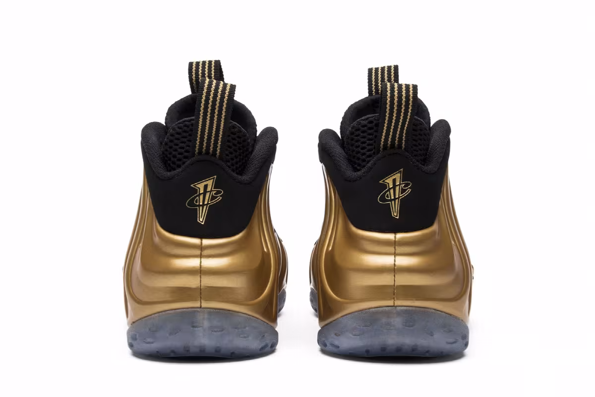 Nike Air Foamposite One Metallic Gold, view 7