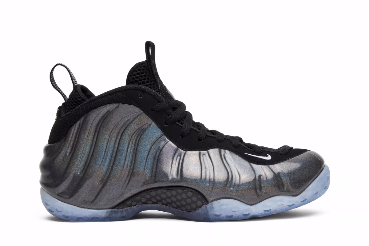 Nike Air Foamposite One hologram, view 2