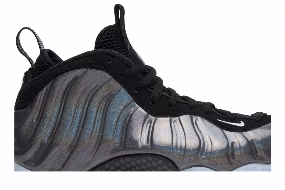 Nike Air Foamposite One hologram, view 3