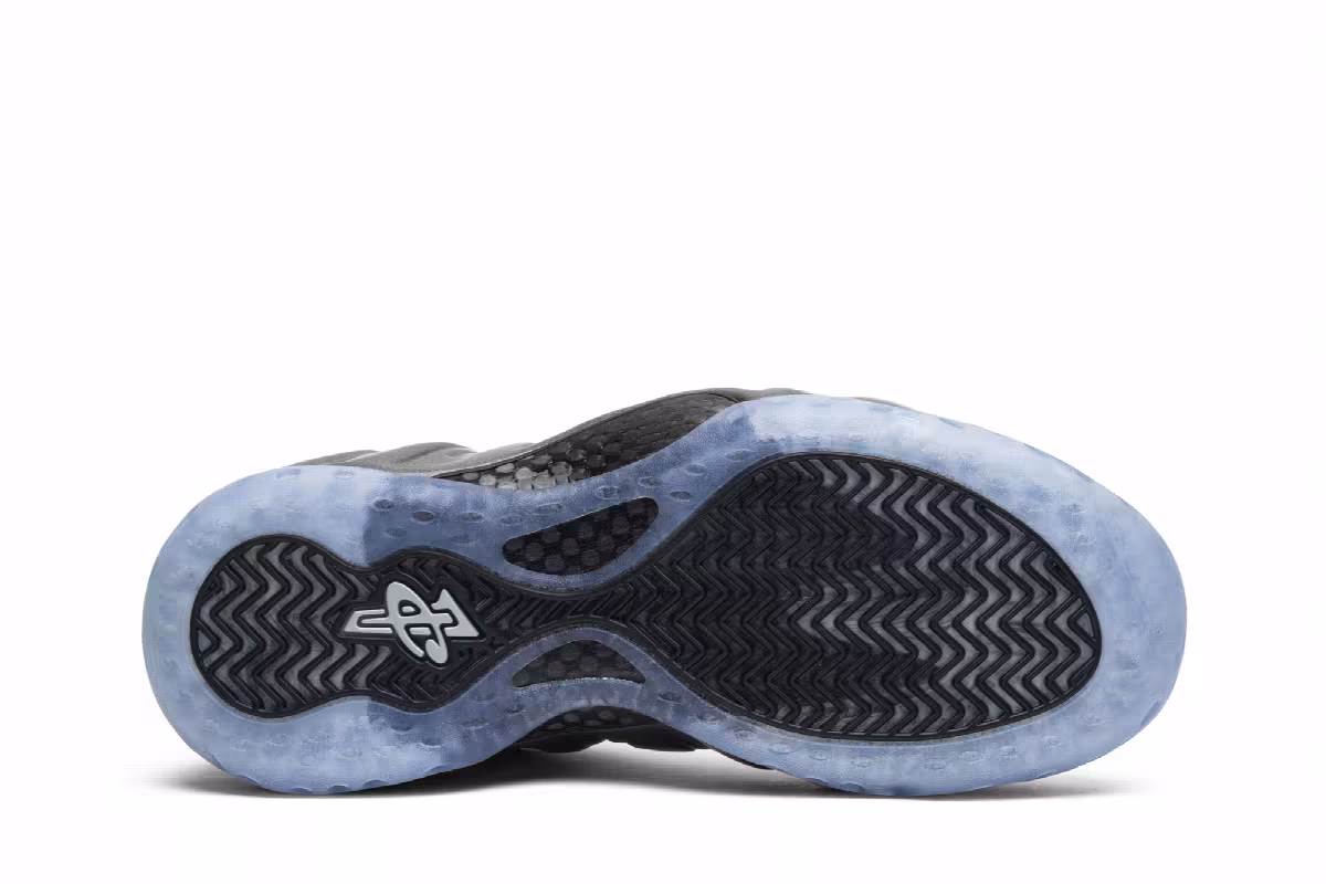 Nike Air Foamposite One hologram, view 5